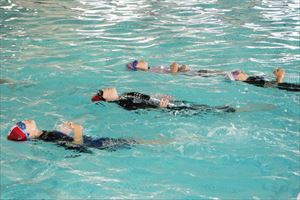 着衣水泳訓練の様子