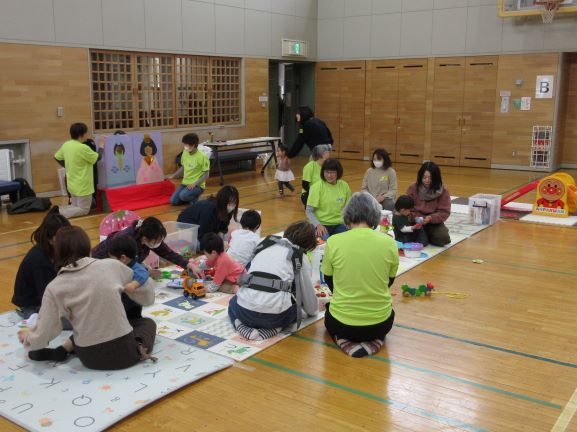 子育てサロンはっさむのひな祭りの様子3