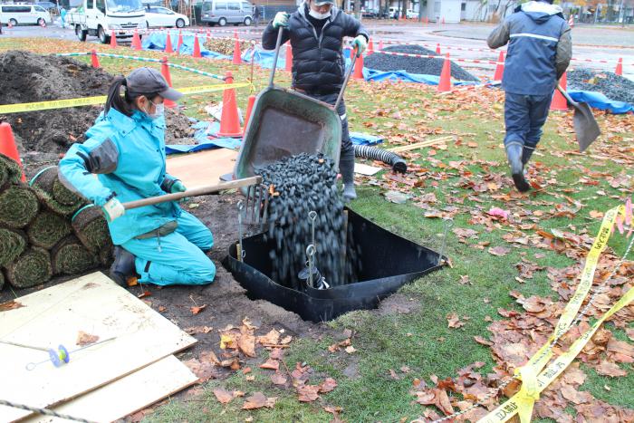 大通公園における雨水浸透型花壇での貯留試験(令和4年12月)