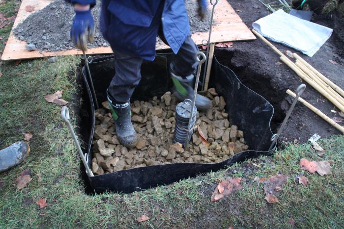 大通公園における雨水浸透型花壇での貯留試験(令和4年12月)